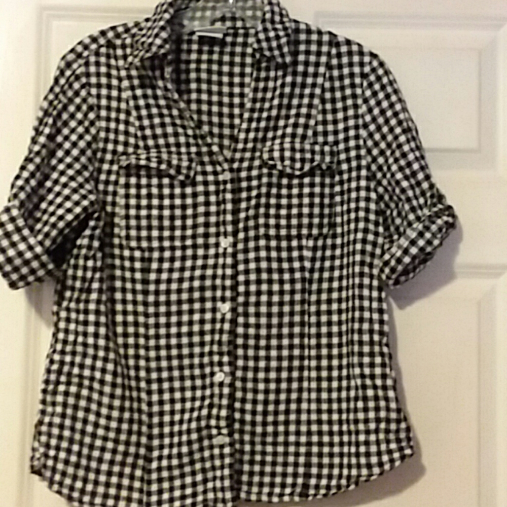 Jaclyn Smith Button Down Checkered Tee